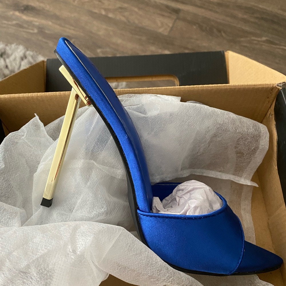 Heels - Picture 4 of 4